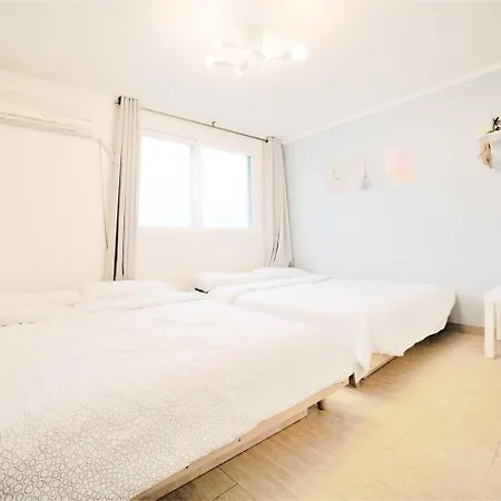 Sunny House -4Mins To Hongdae Station Apartment
